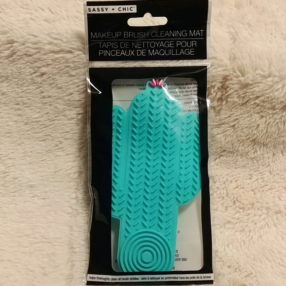 🎉2/$16 Cactus Makeup Brush Cleaning Mat - Picture 1 of 4